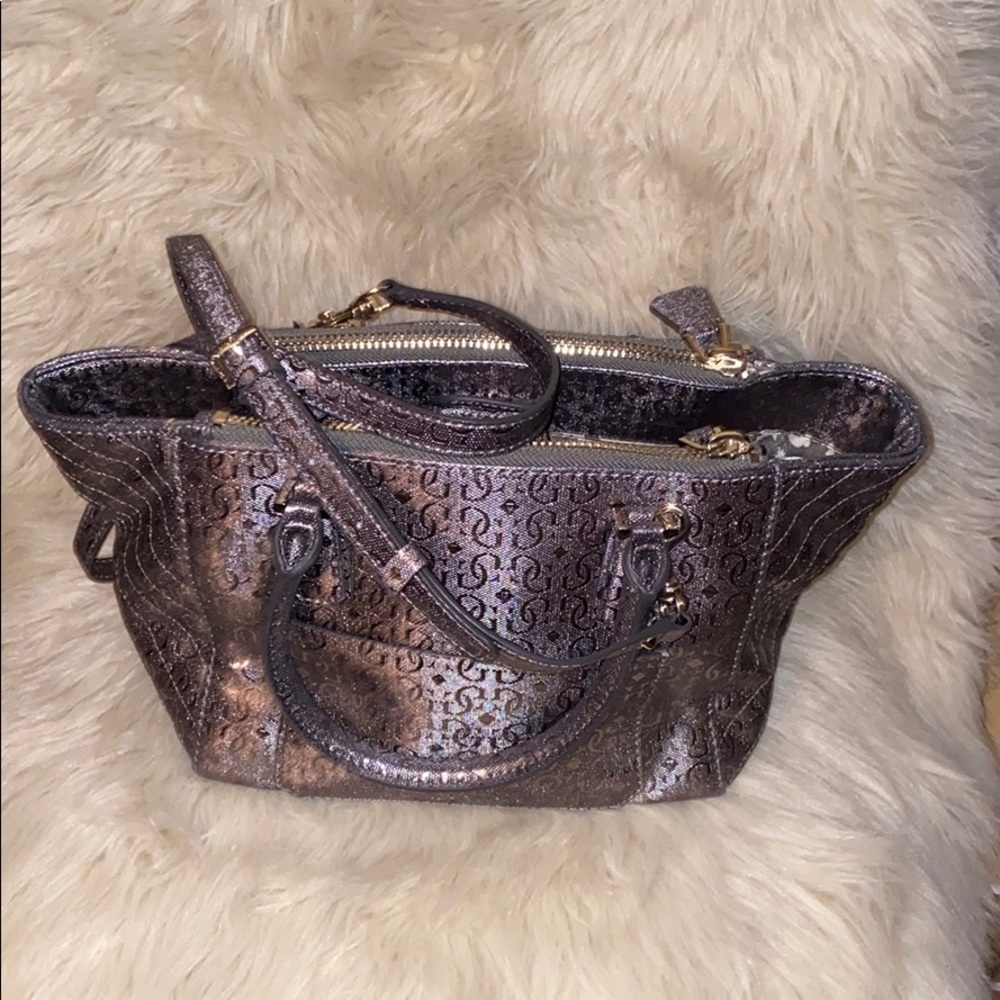 Guess Handbag - Picture 2 of 4